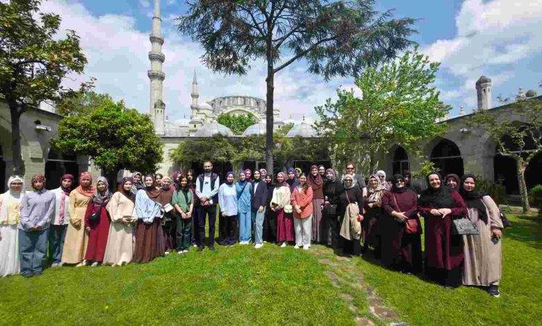 Bu proje hem okutuyor, hem gezdiriyor