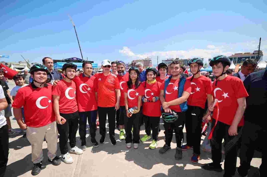 Büyükakın, 19 Mayıs coşkusunu gençlerle birlikte yaşadı