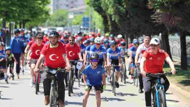 Büyükakın, 19 Mayıs coşkusunu gençlerle birlikte yaşadı