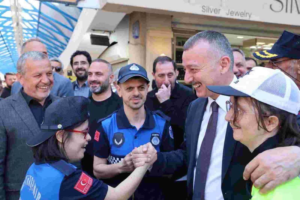Büyükakın, ilk iş gününde de yanlarındaydı