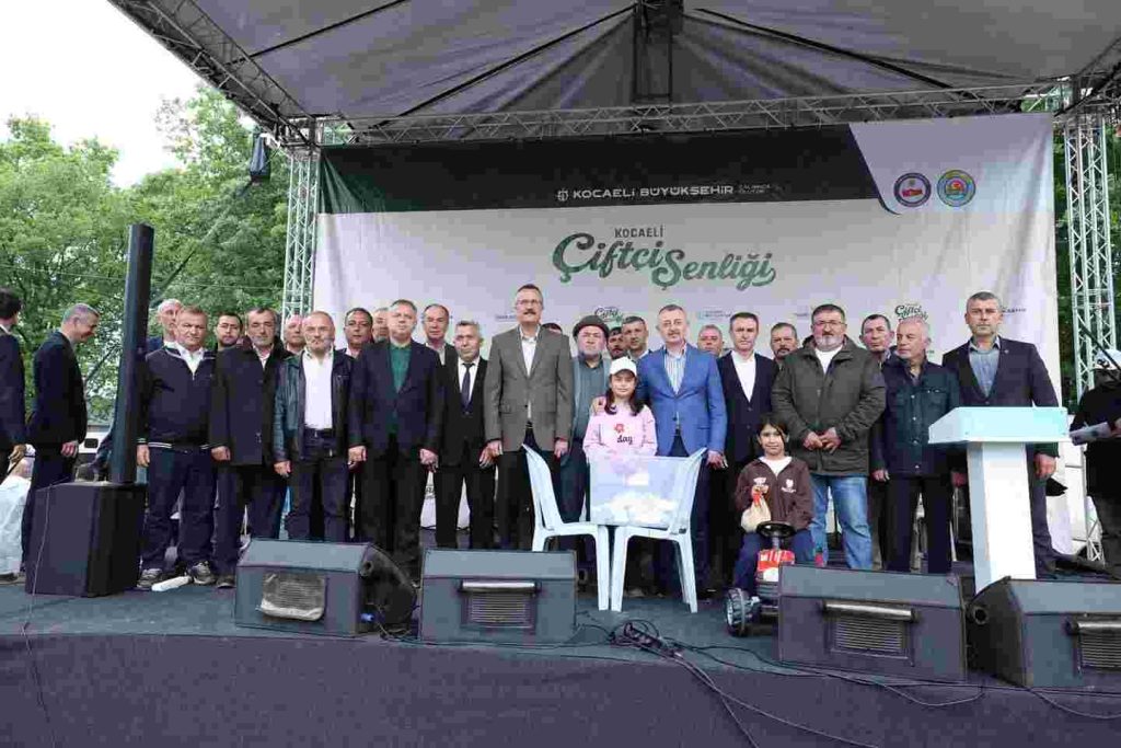 Büyükşehir’in Çiftçi Şenliği bereketiyle kutlandı