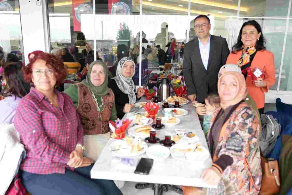Derince’de Anneler Günü Öncesi Anlamlı Buluşma