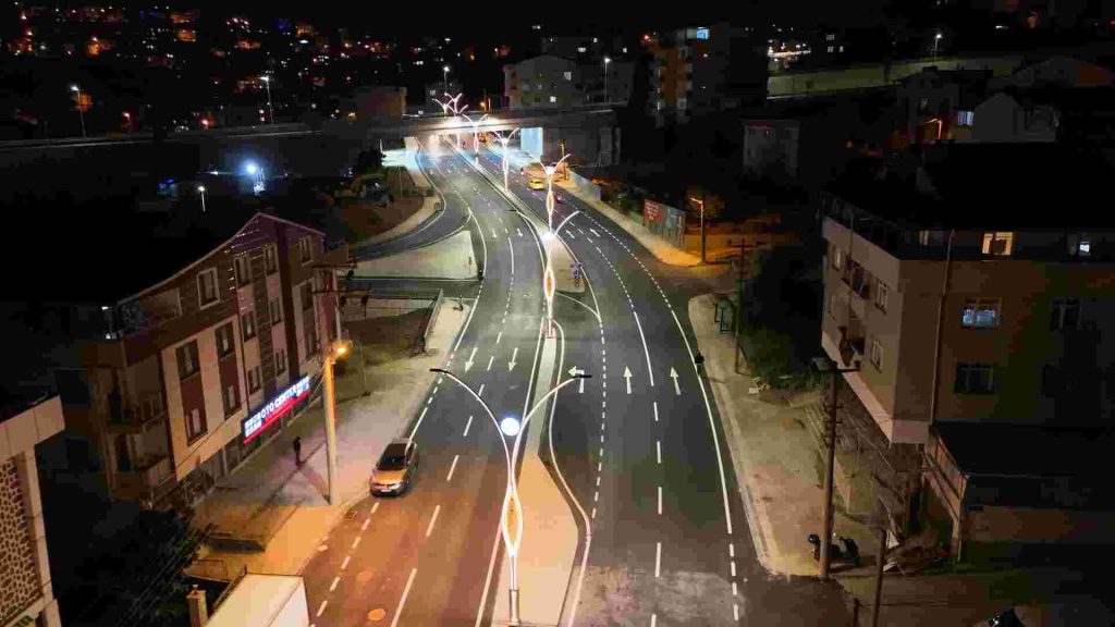 Dev proje, gece görüntüsüyle de göz kamaştırıyor   