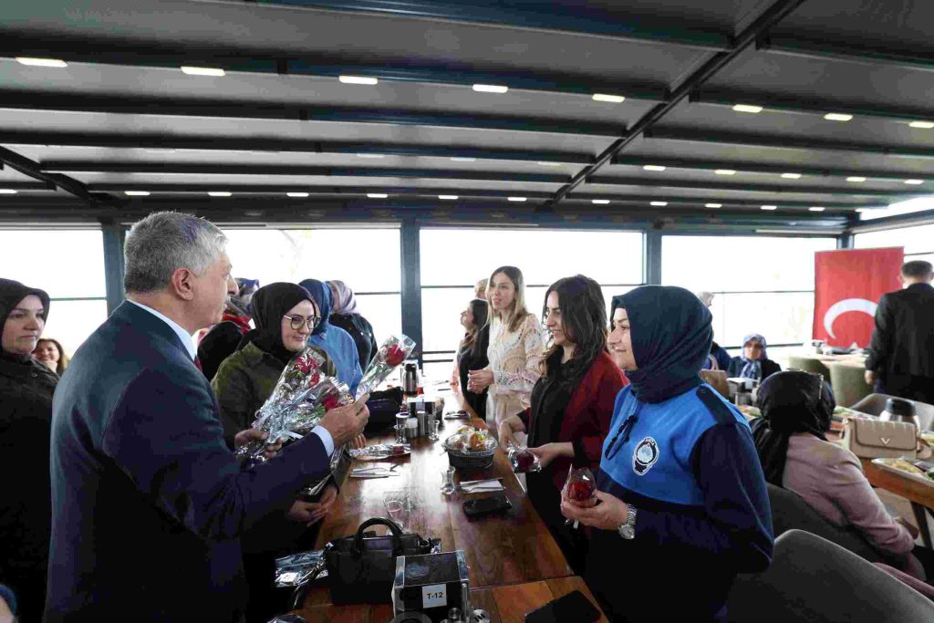 Dilovası’nda Anneler Günü’ne Özel Anlamlı Buluşma