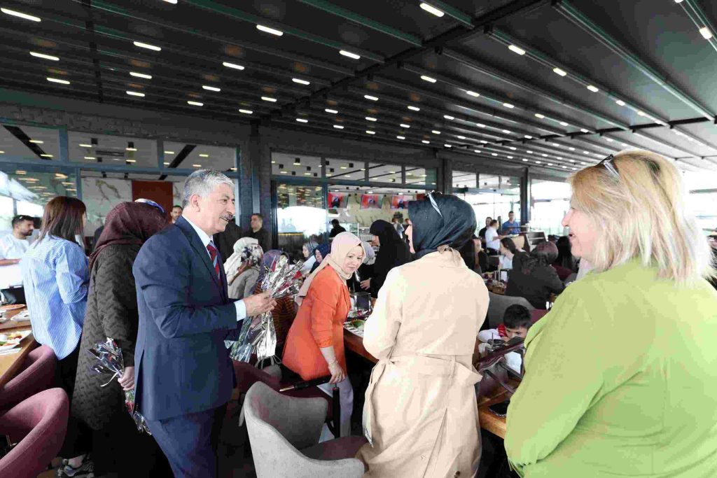 Dilovası’nda Anneler Günü’ne Özel Anlamlı Buluşma