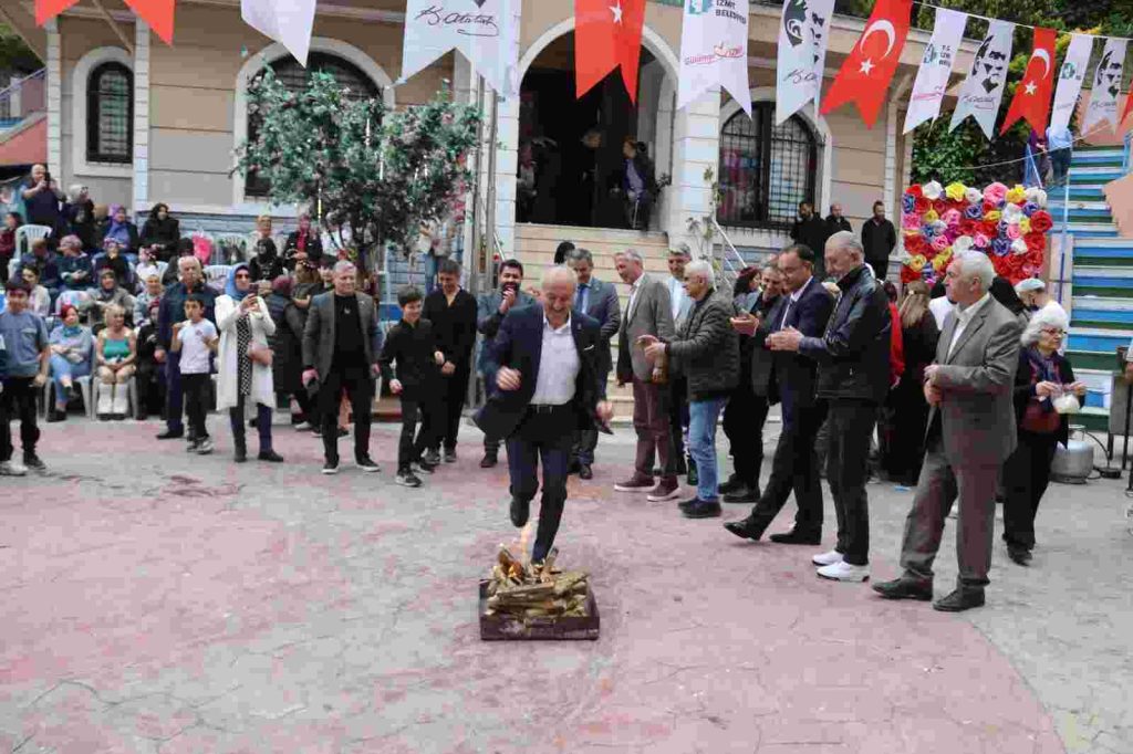 Hıdırellez Şenliğinin son günü Kertil Tekke Meydanında coşkuyla yaşandı 