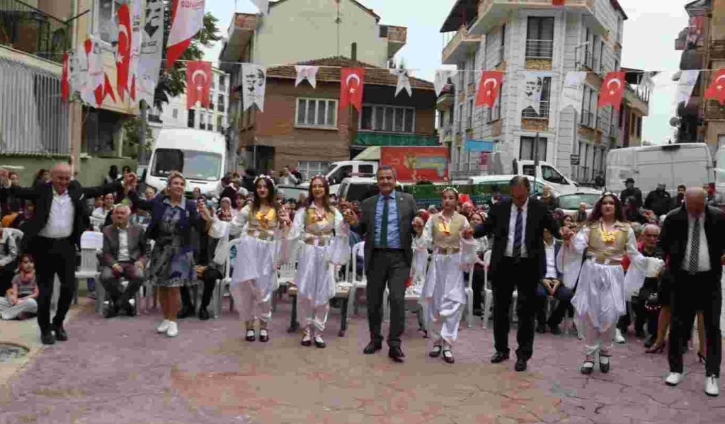 Hıdırellez Şenliğinin son günü Kertil Tekke Meydanında coşkuyla yaşandı 