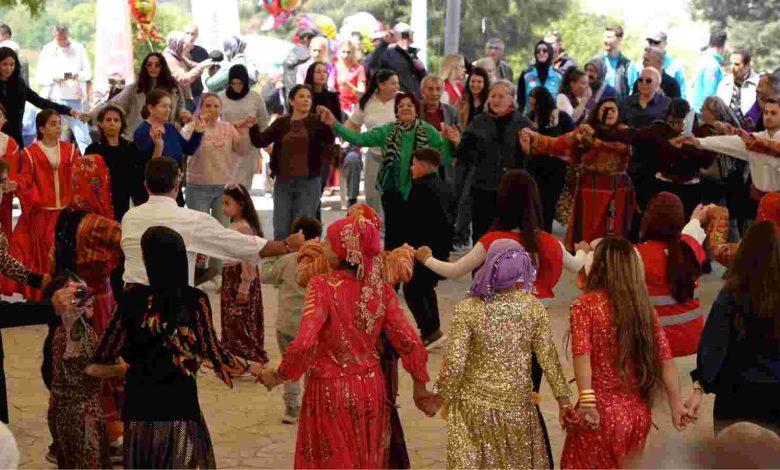 Kocaeli Büyükşehir Belediyesi’nin bu yıl 10’uncusunu düzenlediği Hıdırellez Şenlikleri, Bayraktar Köyü’ndeki programla devam etti