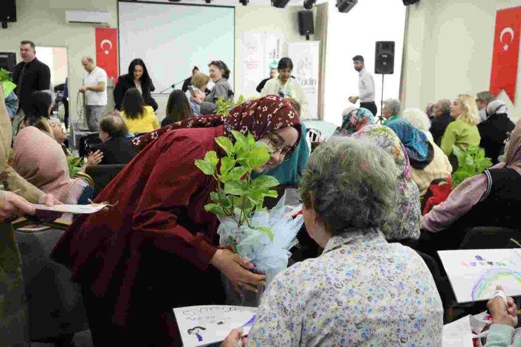 Huzurevine Anlamlı Anneler Günü Ziyareti 