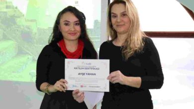 İZGİM’de düzenlenen Gebelik ve Doğuma Hazırlık Eğitimi tamamlandı; anne adayları sertifikalarını aldı. Katılımcılar, programdan duydukları memnuniyeti dile getirerek teşekkür etti