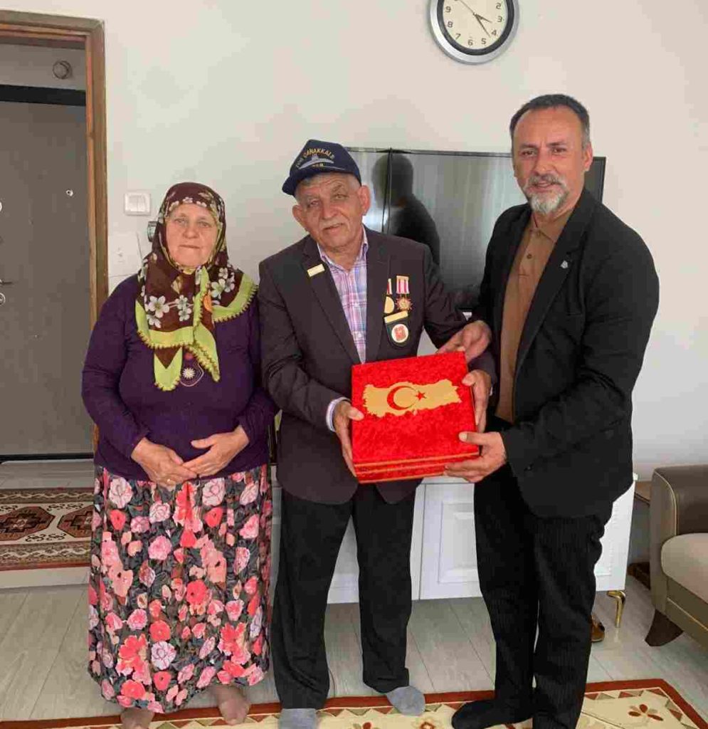 İzmit Belediyesi Karamürsel’de gazileri yalnız bırakmadı 