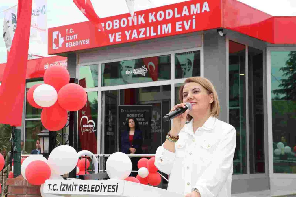 İzmit Belediyesi Robotik Kodlama ve Yazılım Evi kapılarını açtı 2 (1).jpg