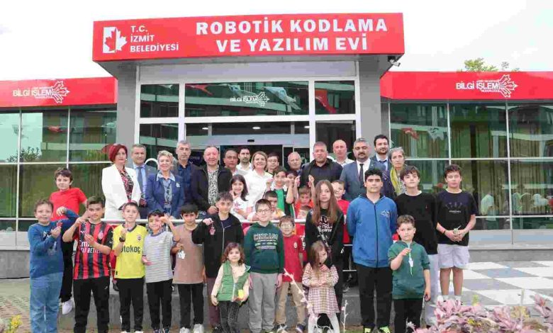 İzmit Belediyesi Robotik Kodlama ve Yazılım Evi kapılarını açtı 2 (1).jpg