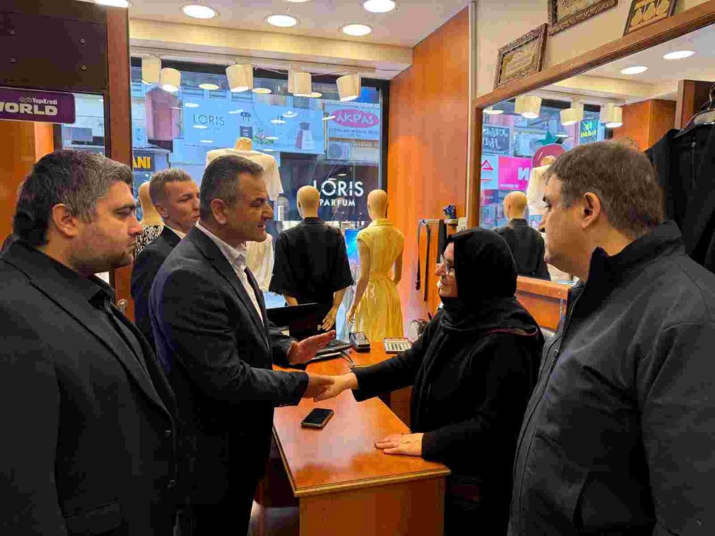 İzmit Belediyesi camları kırılan esnafa sahip çıktı