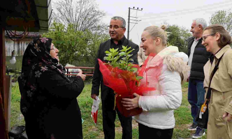 İzmit Belediyesinden kırsaldaki annelere özel ‘Anneler Günü’ sürprizi