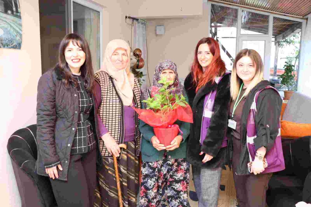 İzmit Belediyesinden kırsaldaki annelere özel ‘Anneler Günü’ sürprizi 