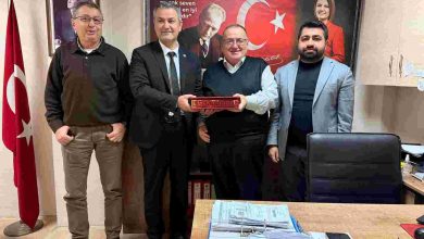 İzmit Belediyesinden muhtarlara doğum günü ziyareti