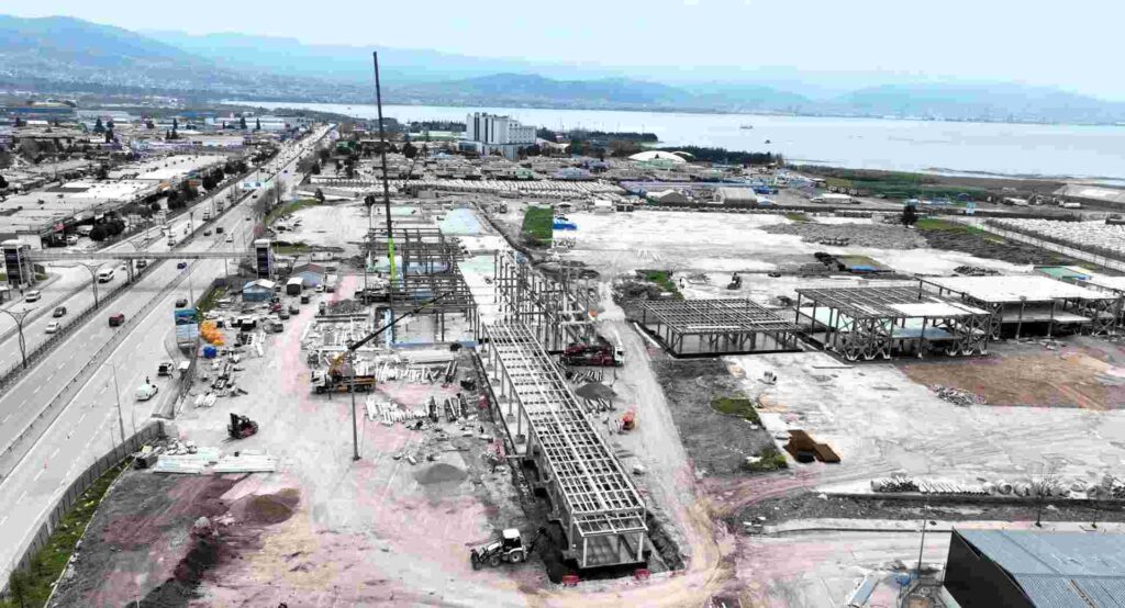 İzmit, Büyükşehir’le küllerinden doğdu