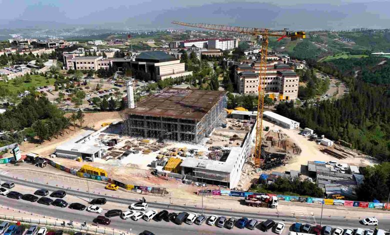 KOÜ Umuttepe Cami ve Otoparkı hızla yükseliyor