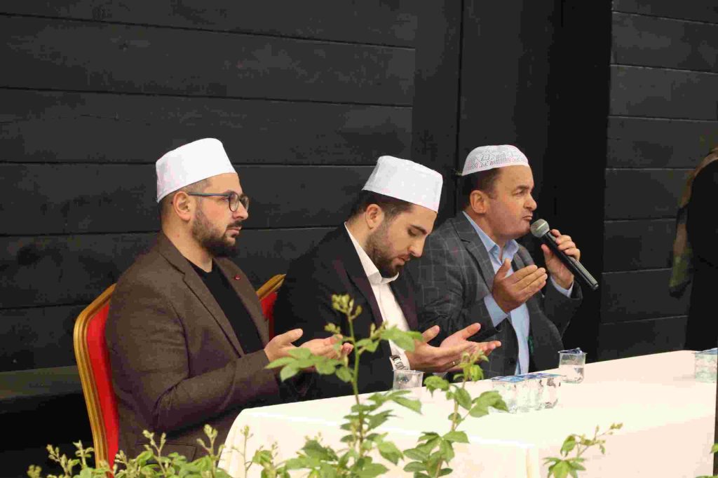 Kandıra Baba Tepesi’nde Akçakoca Bey Dualarla Anıldı