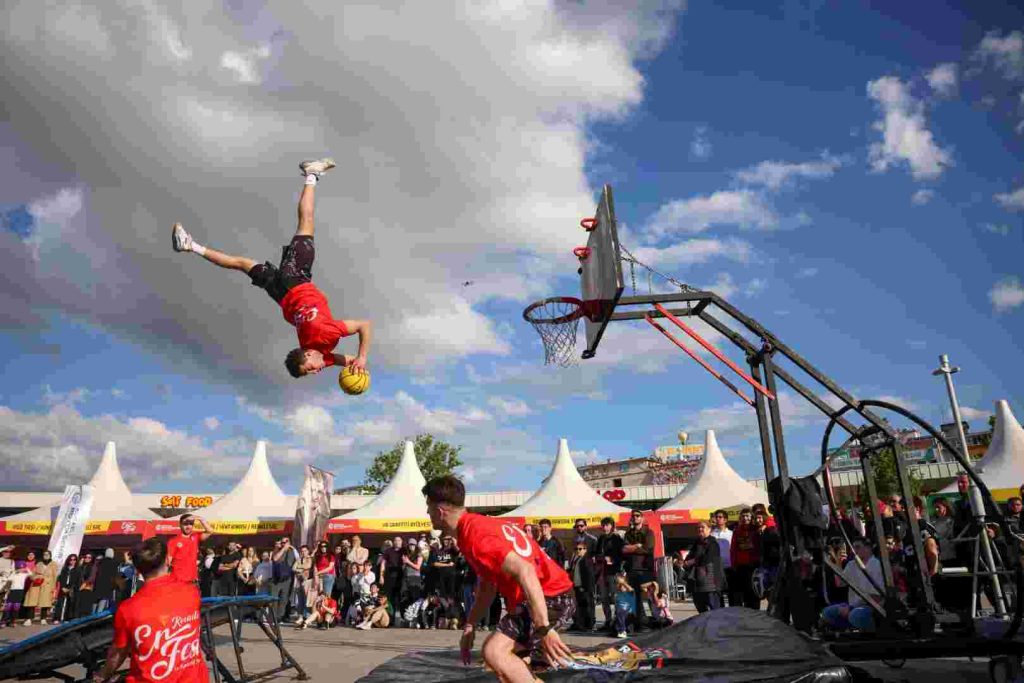 “Karizma Show” EnFest’te havalara uçtu