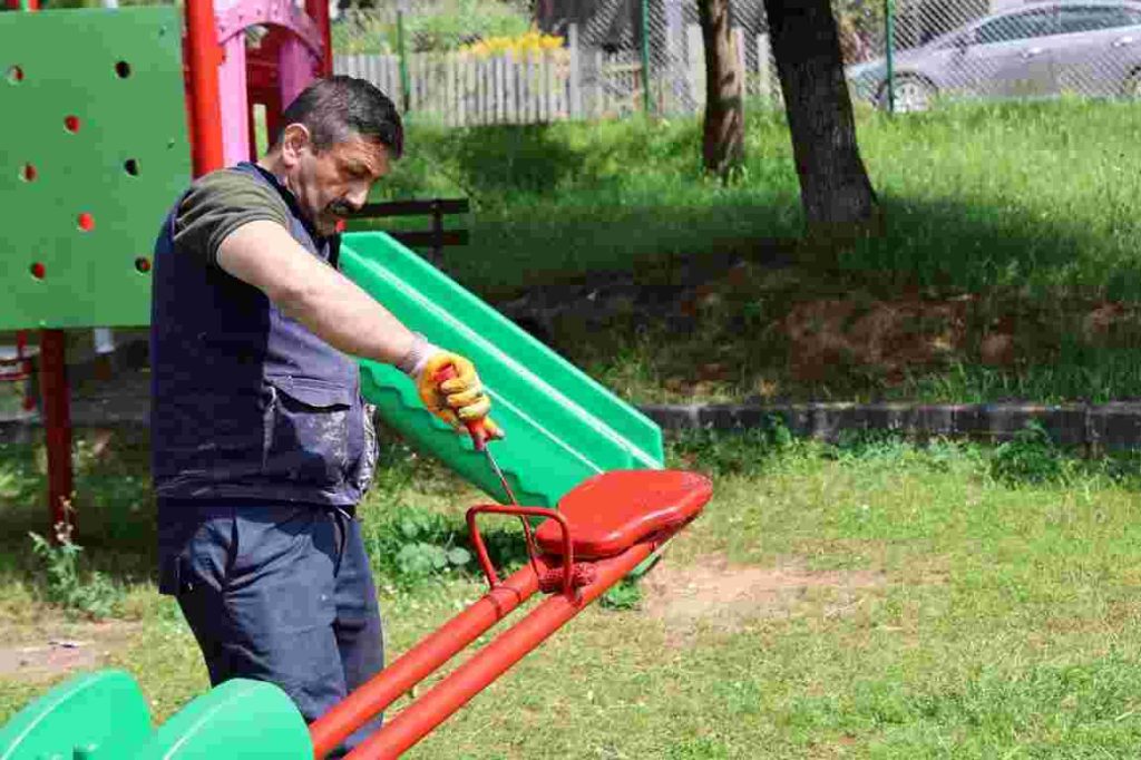 Kartepe’de Çocukların Park Keyfi Yenileniyor