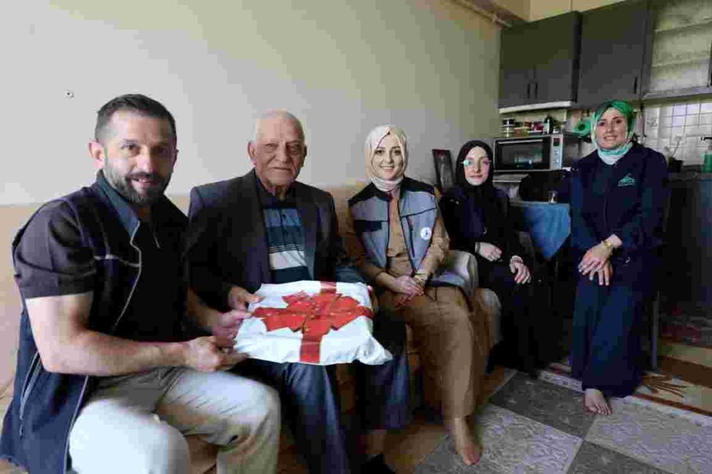 Kartepe’de Gönüllere Dokunan Bayram Ziyareti