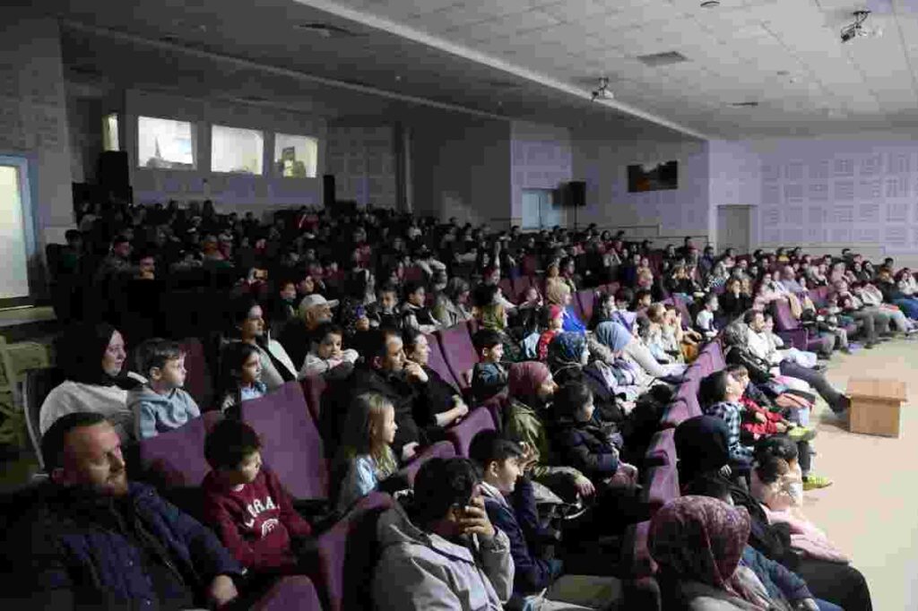  Kartepe’de Minikler "Çılgın Mucit Amca" ile Bilim Yolculuğuna Çıktı
