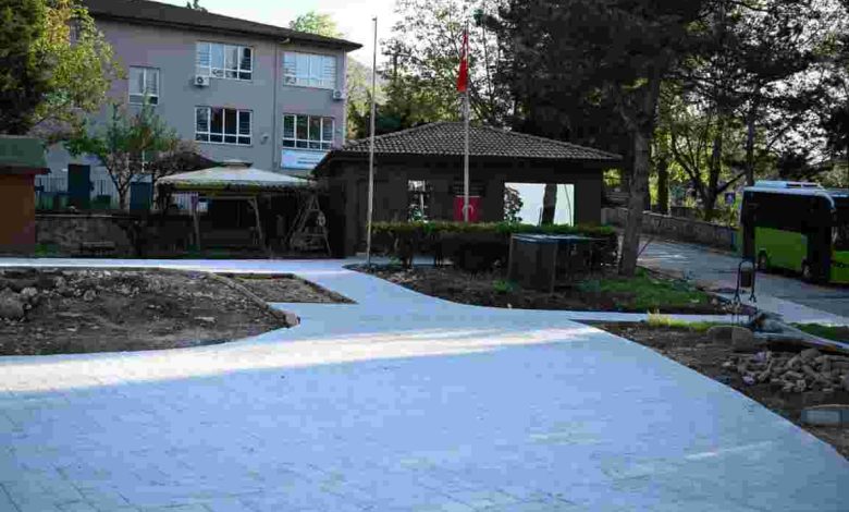 Kartepe’ye Yeni Mahalle Meydanları Kazandırılıyor
