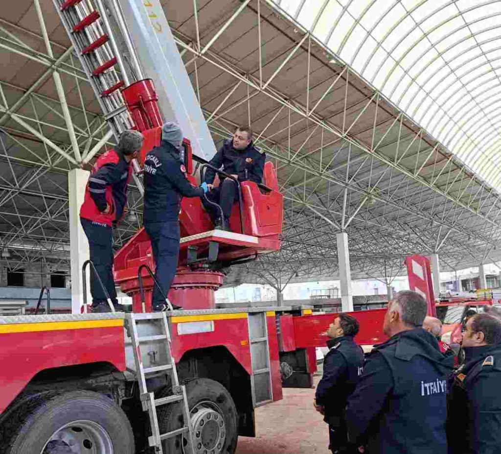 Kocaeli İtfaiyesi, tecrübesini Besni İtfaiyesi ile paylaştı