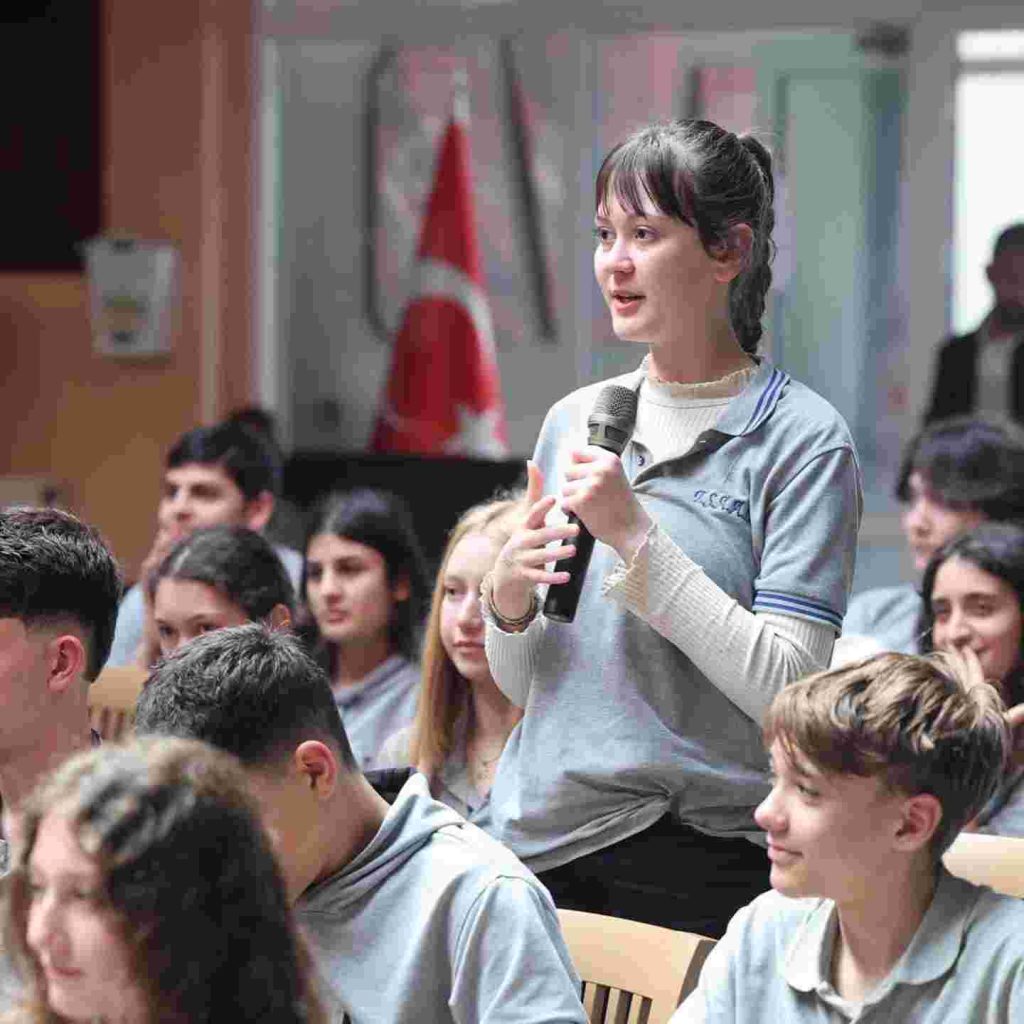 Liseli öğrenciler sordu, Başkan Büyükakın cevapladı