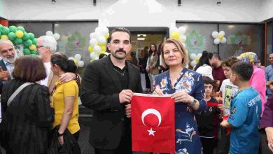 Şehit Polis Şeyda Yılmaz’ın Kabrinden Getirilen Türk Bayrağı Çınar Çocuk Evi’ne Emanet Edildi