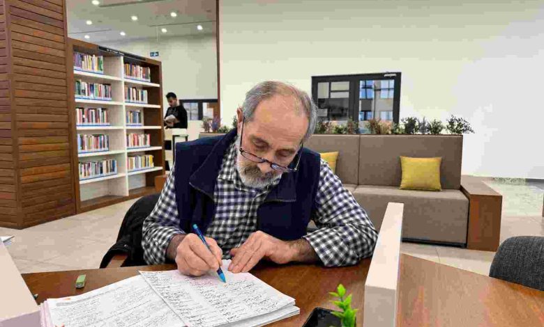 Tuğran Amca’nın okuma aşkı yıllara meydan okuyor