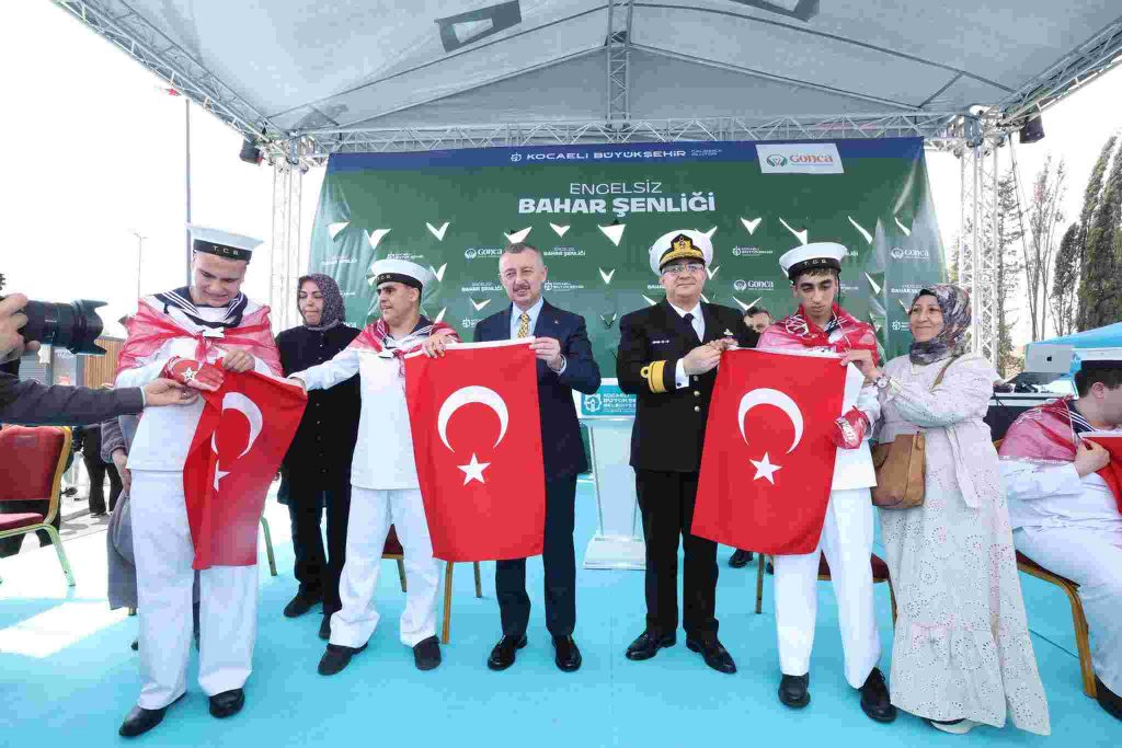 Vatan aşkıyla, çakı gibi asker oldular