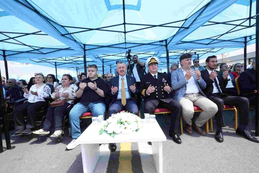 Vatan aşkıyla, çakı gibi asker oldular