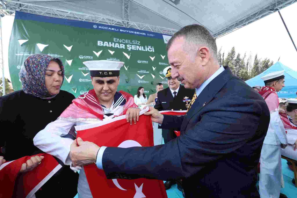 Vatan aşkıyla, çakı gibi asker oldular