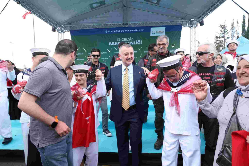 Vatan aşkıyla, çakı gibi asker oldular