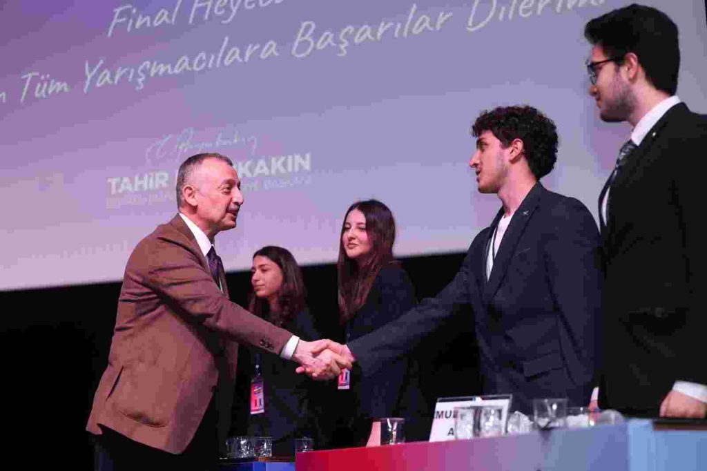“Yarınlarımız emin ellerde”