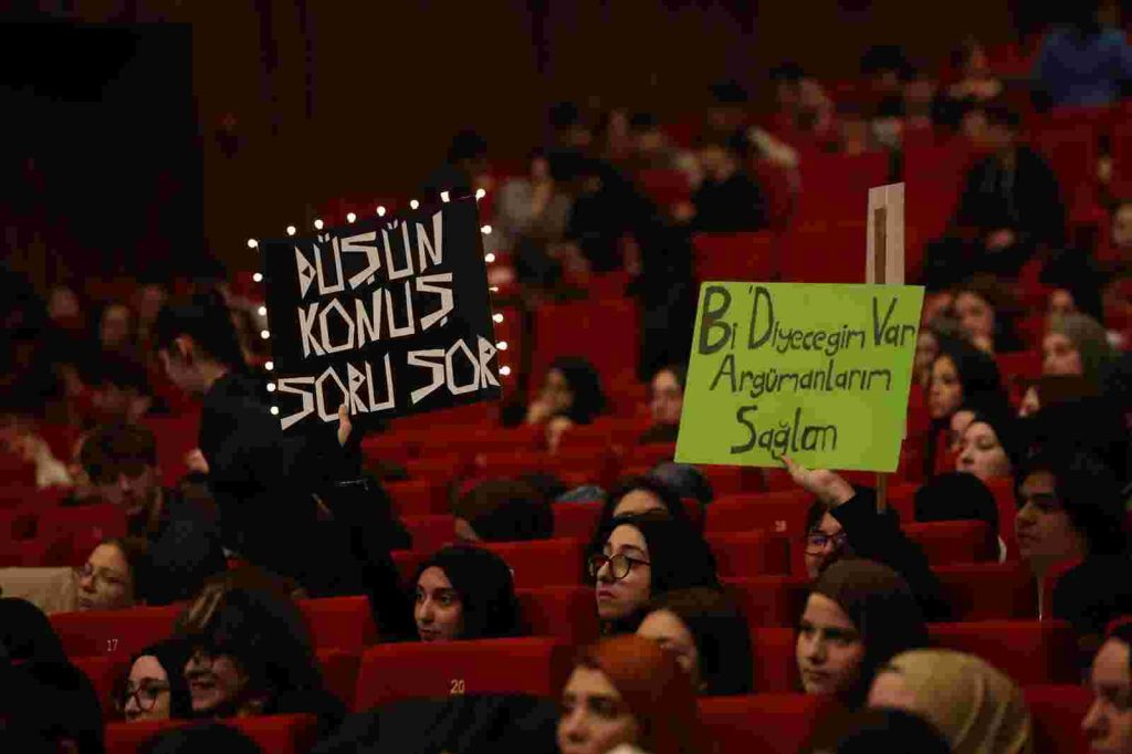 “Yarınlarımız emin ellerde”