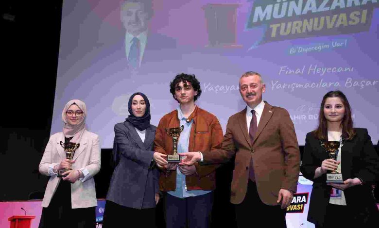 “Yarınlarımız emin ellerde”