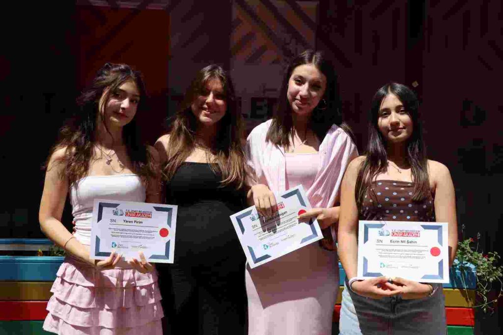 Çınar Akademi’de sertifika ve mezuniyet sevinci