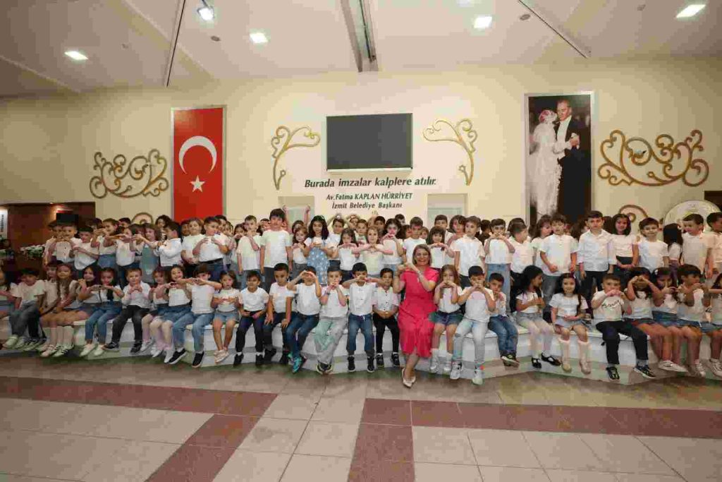Çınar Çocuk Evlerinin minikleri mezuniyet heyecanı yaşadı