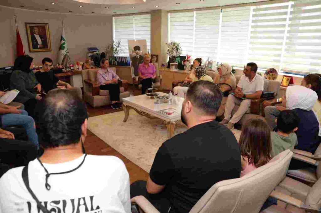 Fatma Başkan, Halk Günü’nde İzmitlilerin sesine kulak verdi