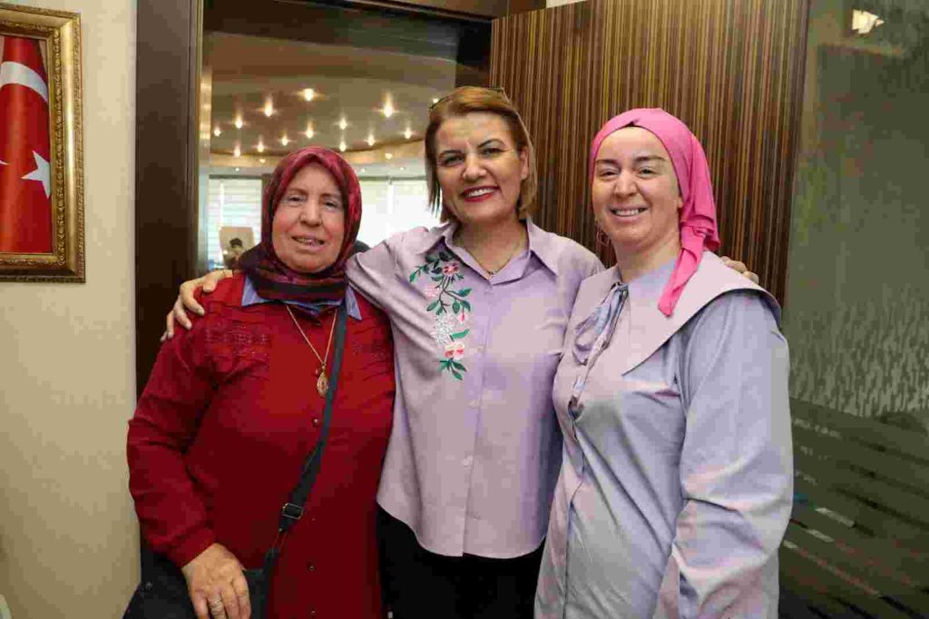 Fatma Başkan, Halk Günü’nde İzmitlilerin sesine kulak verdi