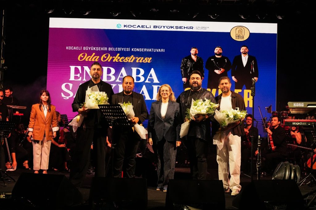Gündüz uçurtma yaptılar akşam konserde buluştular
