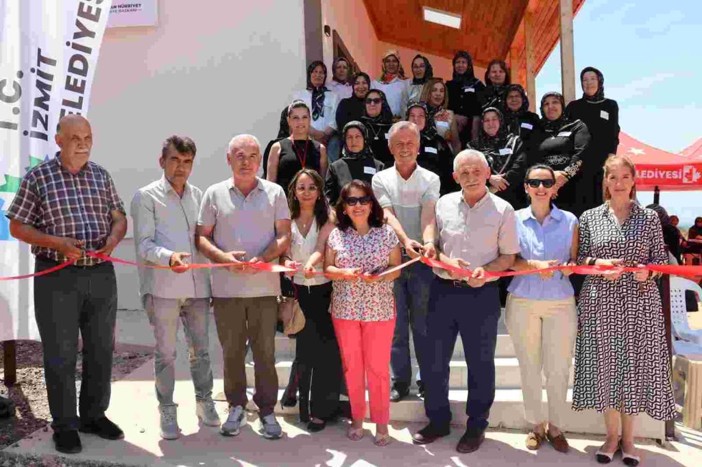 İZMEK kursiyerlerinin el emeği ürünleri Kurtdere’de sergilendi