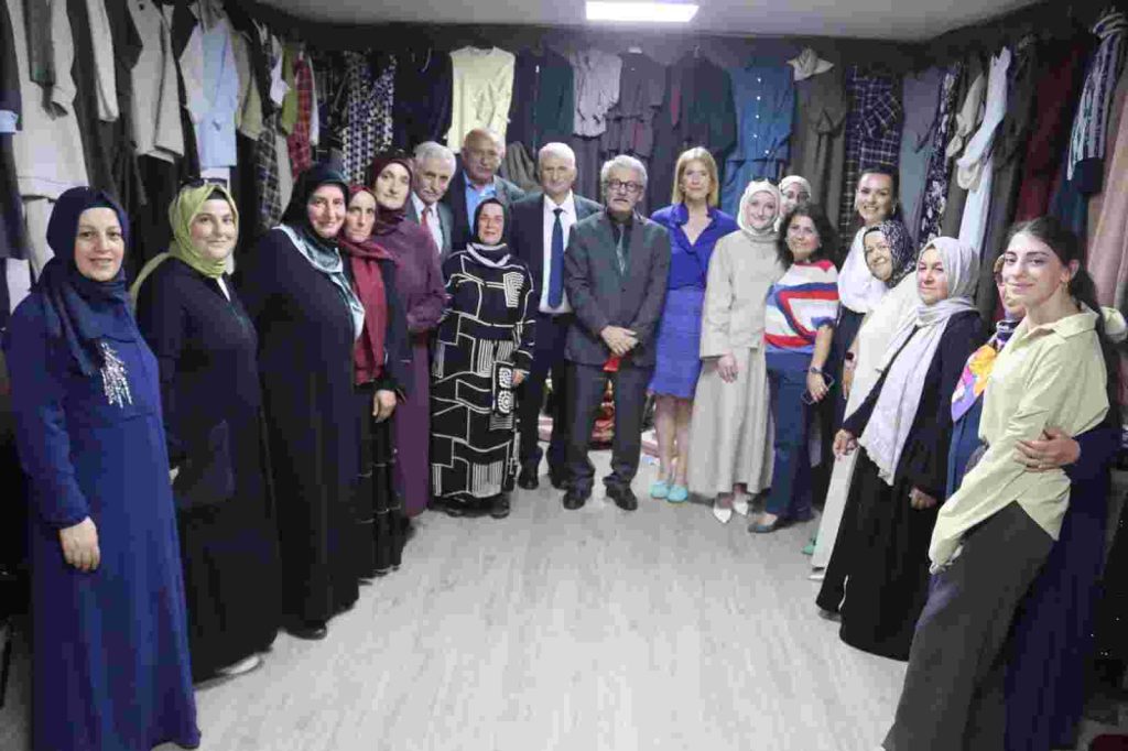 İZMEK yıl sonu sergisi Çubuklubala’da açıldı