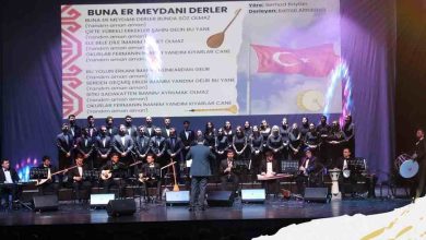İzmit Belediyesi Türk Halk Müziği Gençlik Korosu sahneye çıkıyor