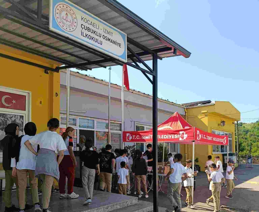 İzmit Belediyesinden öğrencilere beslenme desteği sürüyor