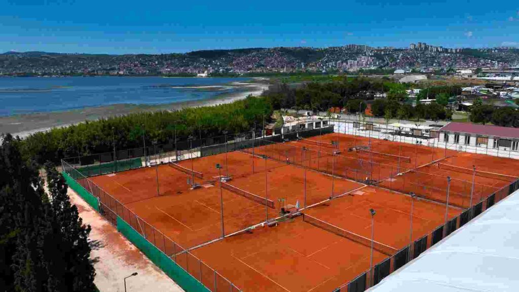 İzmit Tenis Spor Merkezi’ne 4 kapalı tenis kortu